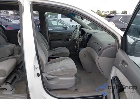 2004 Toyota Sienna Ce z USA, uszkodzony, nr VIN 5TDZA23C74S088182